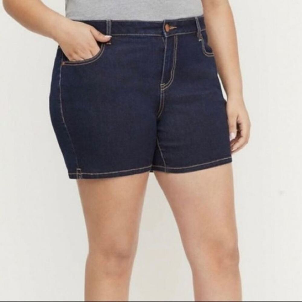 Lane Bryant dark wash Mid Rise Girlfriend stretch Shorts plus size 26